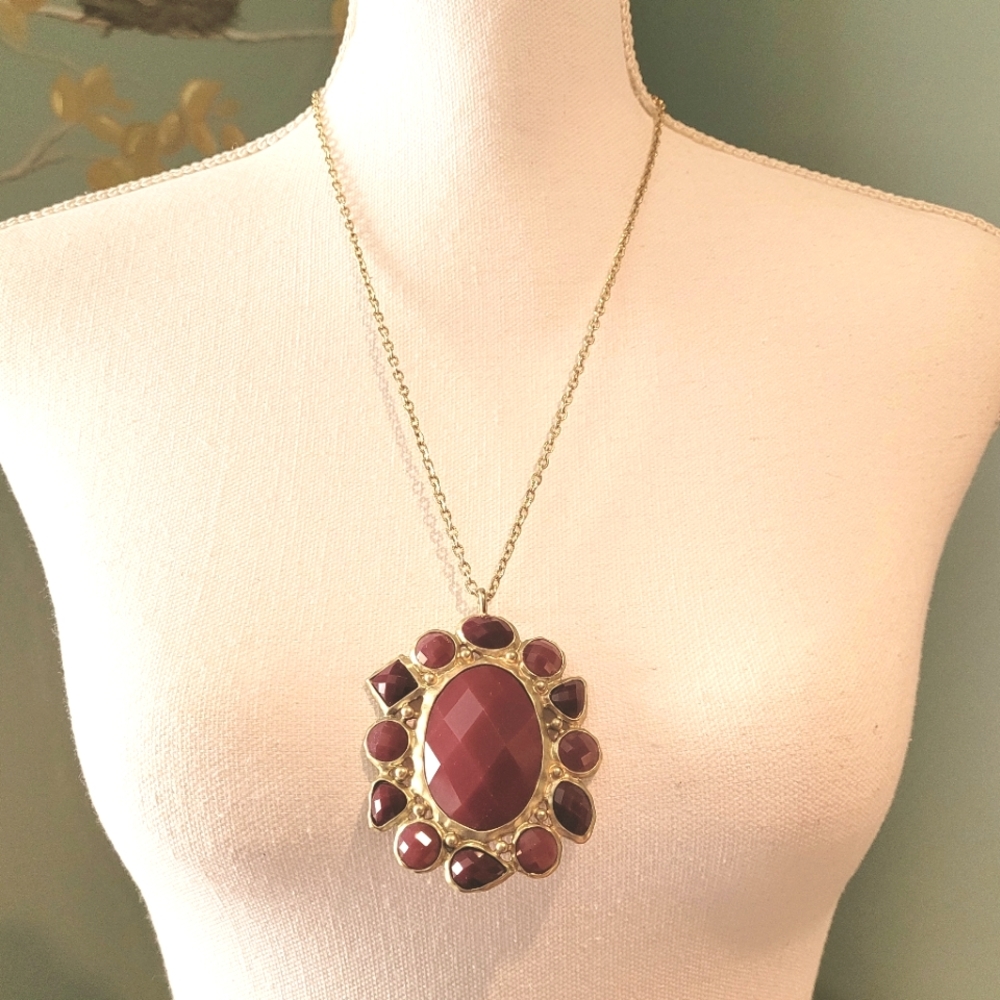 NWOT Matte Goldtone Faux Ruby Pendant Necklace